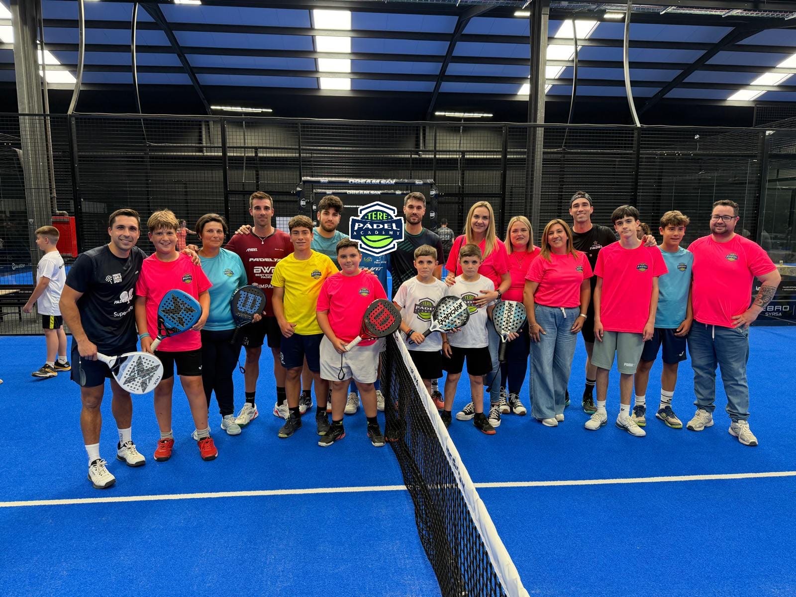 Alumnos de Tere Padel Academy en el Club de Tenis El Ejido